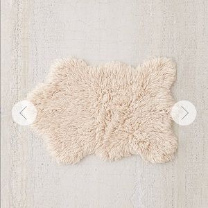 ❌SOLD ❌New UO Wool Shag Rug 4x5